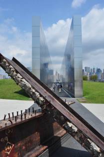 Monumento em honra ao 11/09, em New Jersey, em frente à Manhattan, nos Estados Unidos